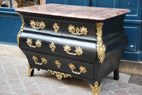 Commode Tombeau Black lacquer, Bronzes C Couronné Louis XV period