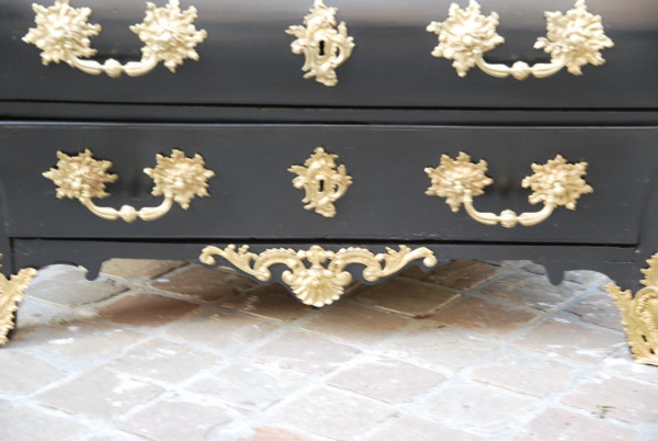 Commode Tombeau Black lacquer, Bronzes C Couronné Louis XV period