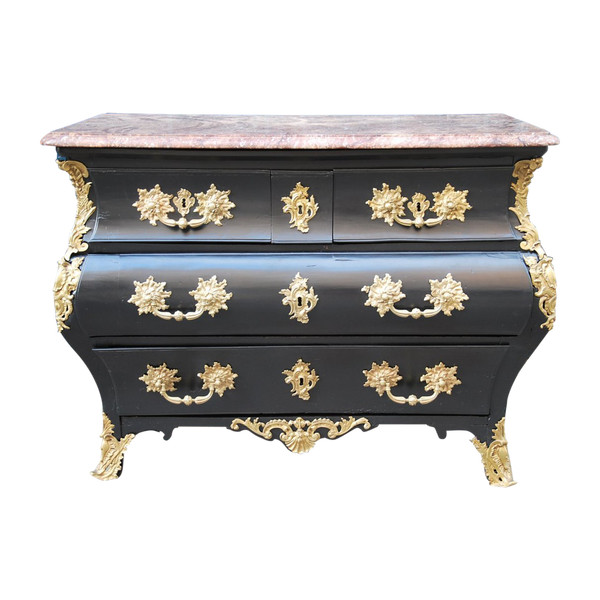 Commode Tombeau Black lacquer, Bronzes C Couronné Louis XV period