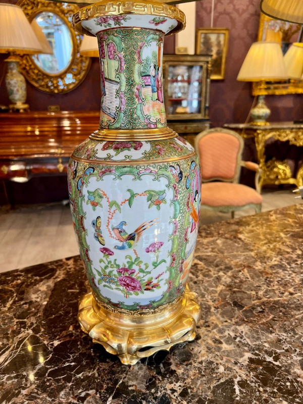 Paire De Lampes En Porcelaine De Chine