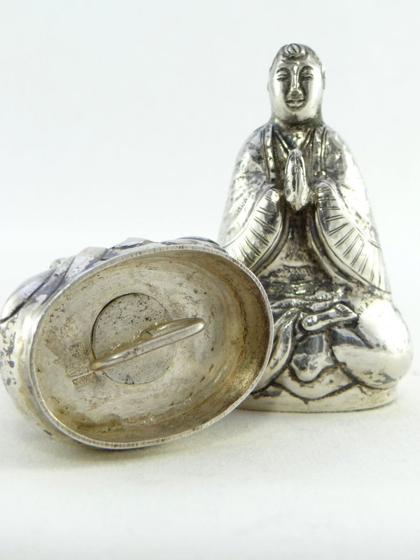 Chine, Milieu Du XXème Siècle, Paire De Salières En Argent Figurant Des Bodhisattva.