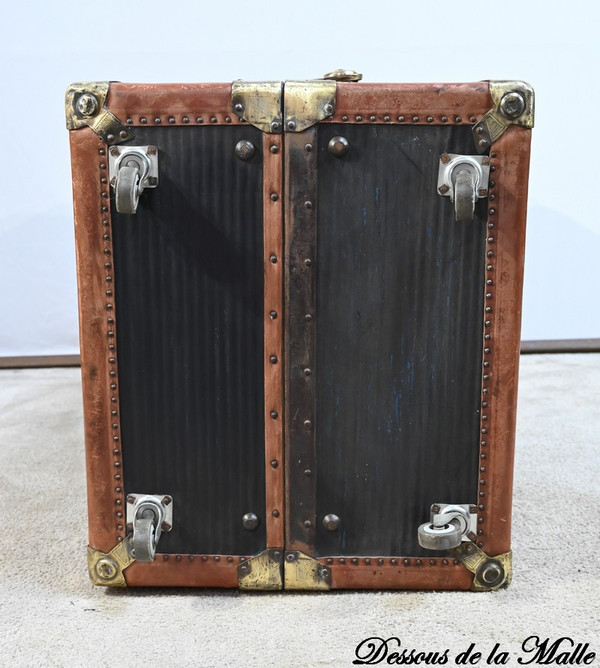 Secretary trunk, mahogany interior, stamped Innovation - 1900