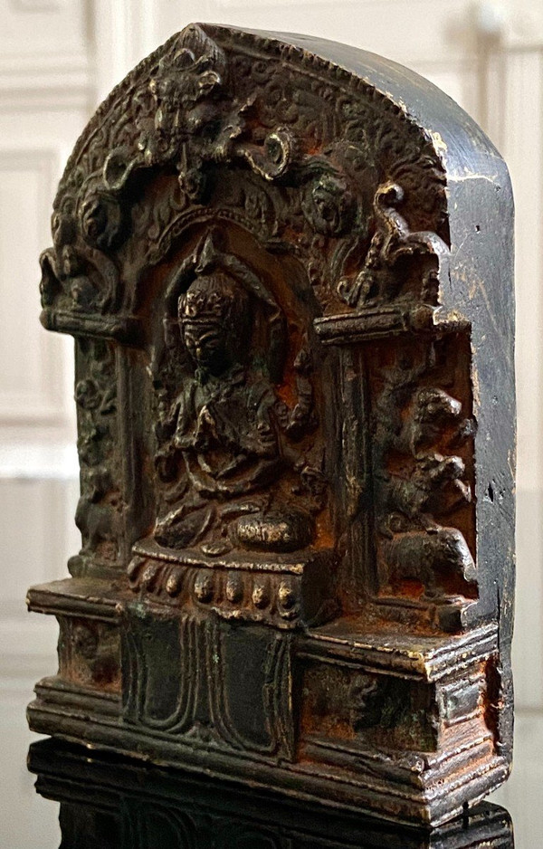 Nepal, Inizio XIX Secolo, Raro Altare In Bronzo Dedicato Al Bodhisattva Sadaksari.