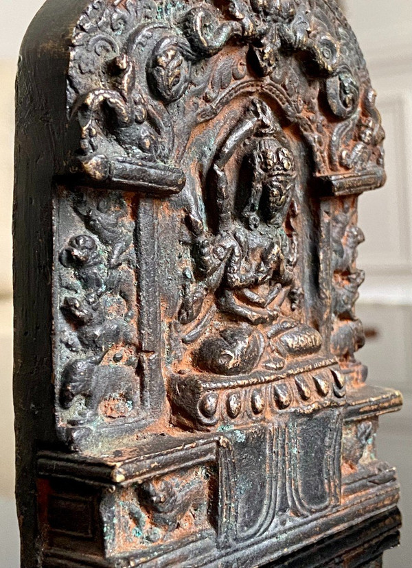 Nepal, Inizio XIX Secolo, Raro Altare In Bronzo Dedicato Al Bodhisattva Sadaksari.