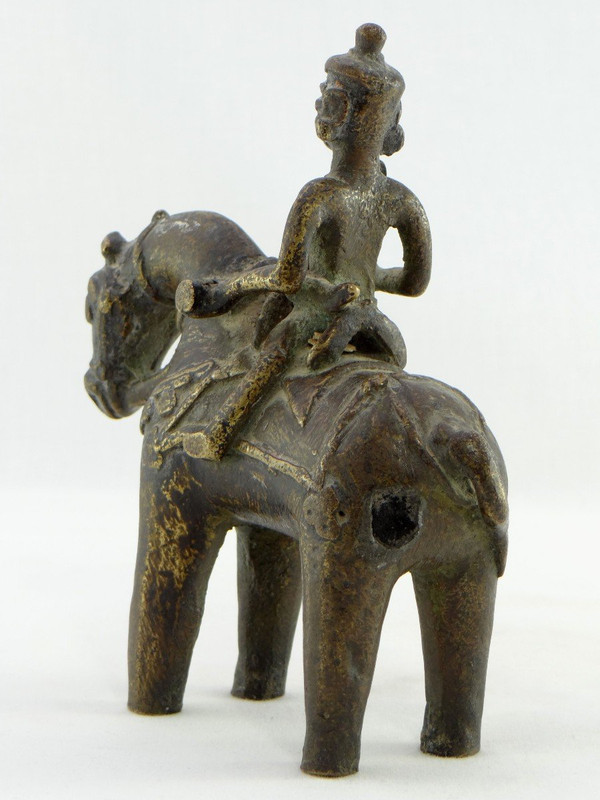 India, XIXth Century, Bronze Statuette Depicting A Divinity On Horseback.