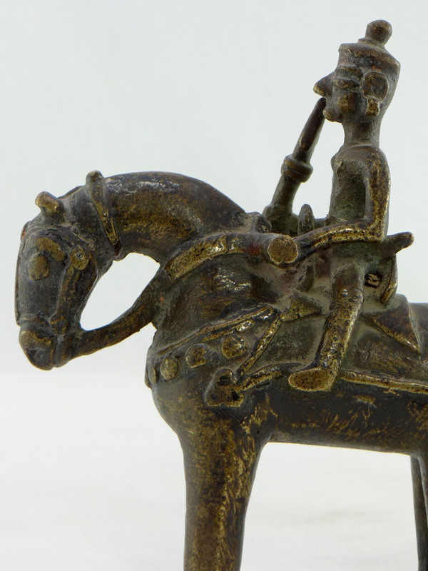 India, XIXth Century, Bronze Statuette Depicting A Divinity On Horseback.