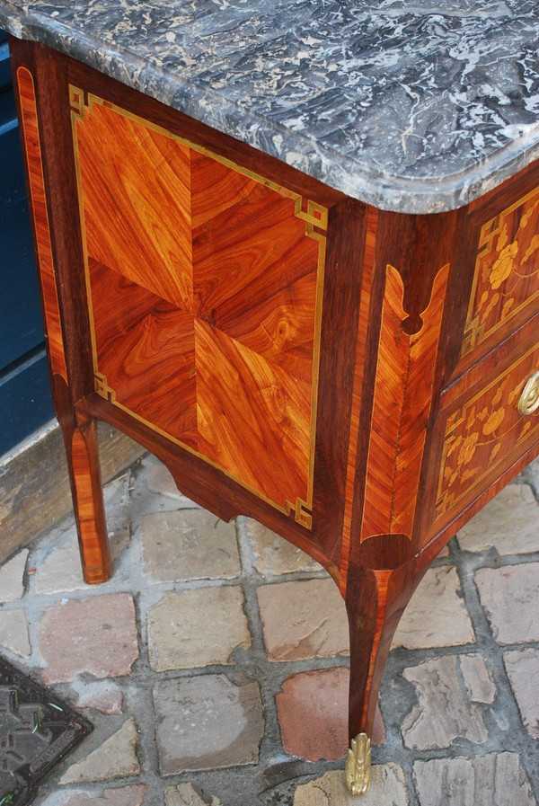 Elegant Chest Of Drawers In Flower Marquetry Transition period 18th century