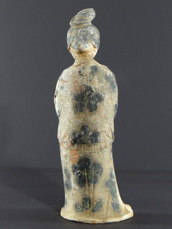 China, Tang dynasty period (618-907), terracotta statuette of a court lady