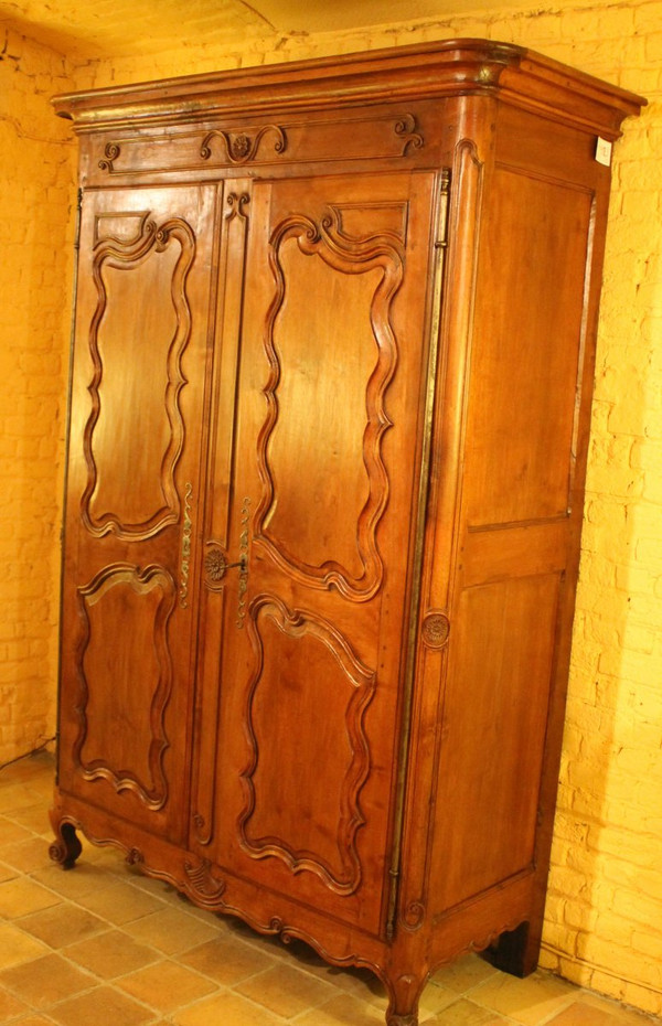 Louis XV Wardrobe In Walnut 18 ° Century