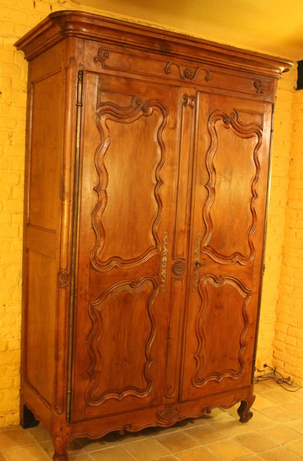 Louis XV Wardrobe In Walnut 18 ° Century