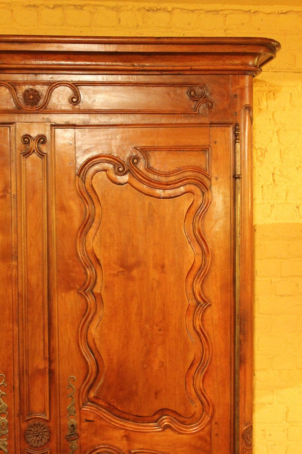 Louis XV Wardrobe In Walnut 18 ° Century