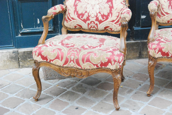 Paire De Larges Fauteuils à La Reine époque Régence XVIIIe siècle