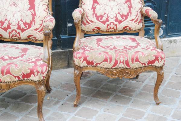 Paire De Larges Fauteuils à La Reine époque Régence XVIIIe siècle