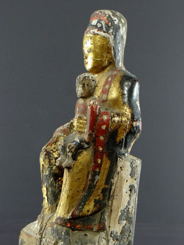 China, späte Ming-Zeit, beginnende Qing-Zeit, 17. Jahrhundert, Kouan-Yin-Statue aus lackiertem und vergoldetem Holz.