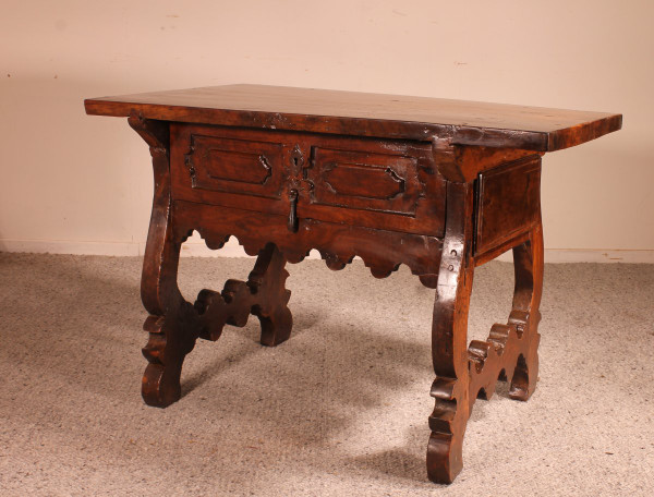 17th Century Spanish Table In Walnut