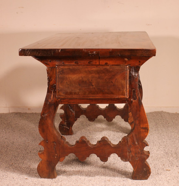 17th Century Spanish Table In Walnut