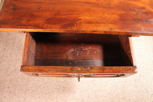 17th Century Spanish Table In Walnut