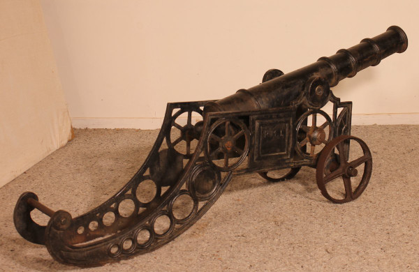 Cannon Cast Iron decoration