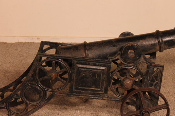 Cannon Cast Iron decoration