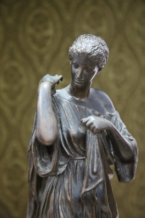 Diane de Gabies in bronze with brown patina, Late 19th Century