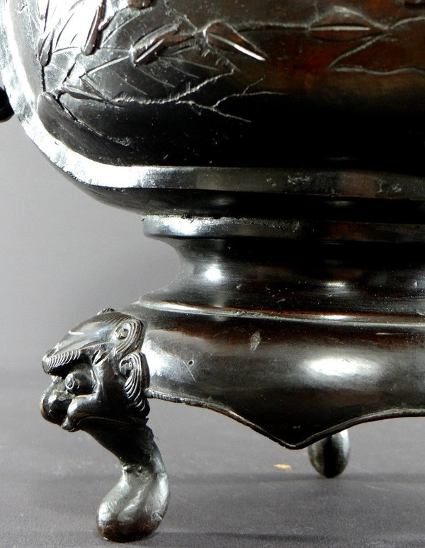 Japan, Early 20th Century, Meiji Era, Bronze Tripod Vase Decorated With Birds.