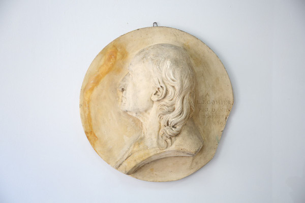 Large plaster medallion after David D'Angers (1788-1756), Late 19th century.