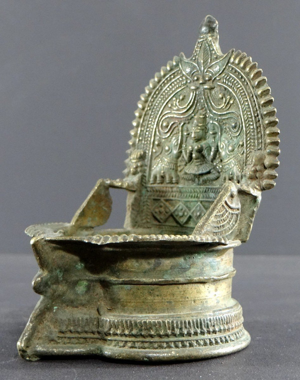 India, Early 19th Century, Bronze Oil Lamp Decor Goddess Lakshmi Anointed By Elephants