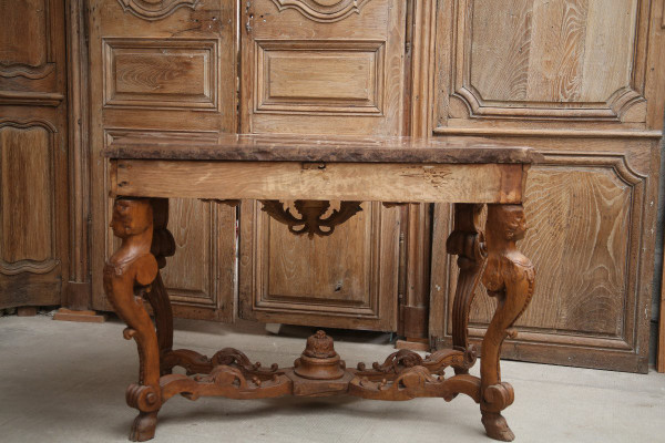 Table console en chêne sculptée d'époque Régence vers 1725.