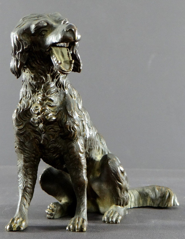 Frankreich, frühes 20. Jahrhundert, Hundestatuette aus Bronze mit beweglichem Kiefer.