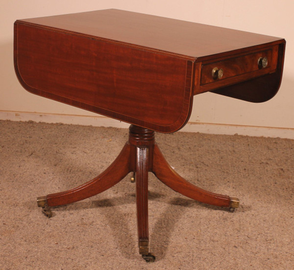 Petite Table à Rabat Pembroke début Du 19° Siècle En Mahogany