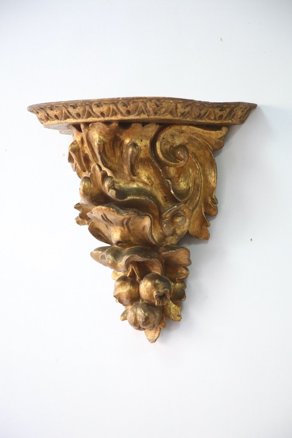 Wall console in carved and gilded wood in the Baroque style, Spain, early 20th century