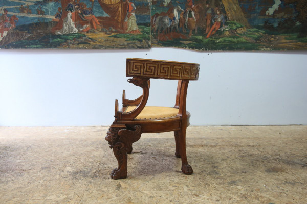 Fauteuil de bureau de style néogrec en noyer, Travail italien vers 1870