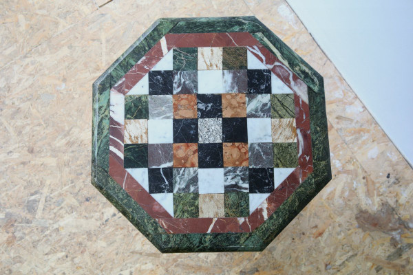 Empire-style pedestal table in green marble and marble marquetry