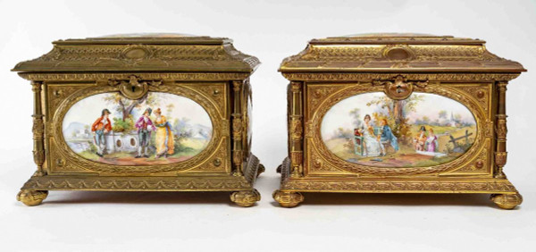 Important Pair Of Jewelry Boxes In Gilt Bronze And Porcelain Plates XIXth Century