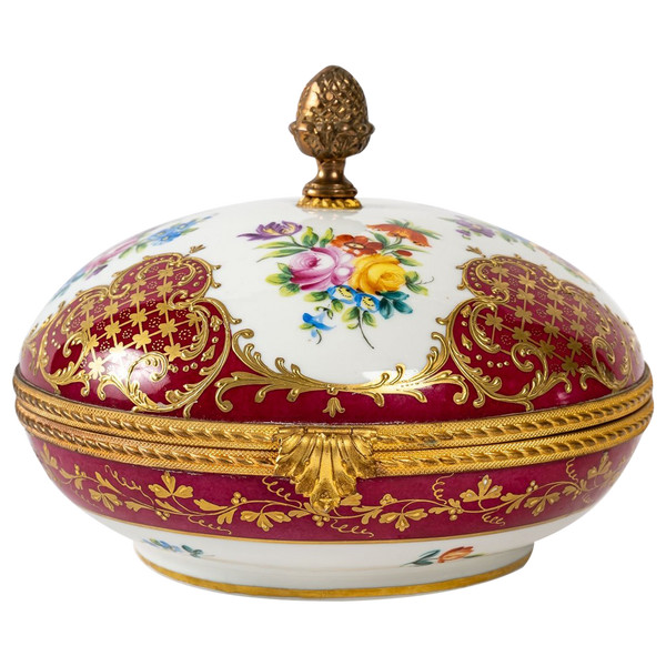 Jewelery box in porcelain and gilt bronze, Nap III period