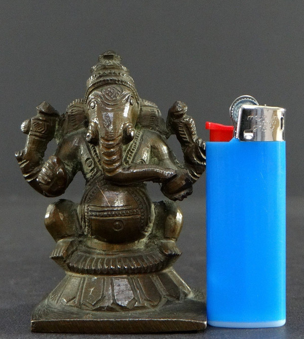 Indien, 19. Jh., Alte kleine Ganesh-Statue aus Bronze.