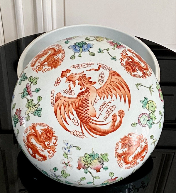 China, Mid-20th Century, Important Round Porcelain Box Decorated With Phoenixes And Dragons.