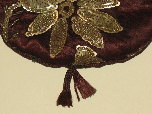 Reticule minaudière borsetta in raso ricamata con filo d'argento e canetilles XIX secolo