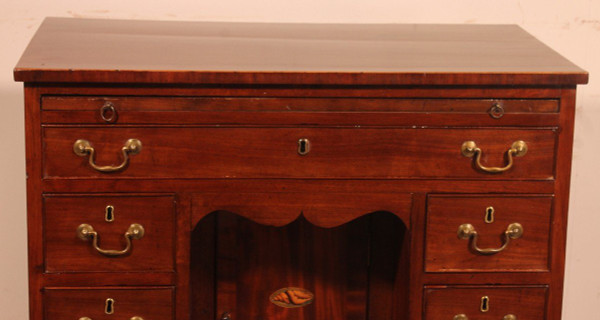 Petit Kneehole Desk En Acajou Du 18° Siècle George III