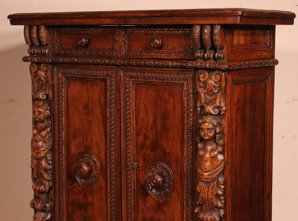 Buffet italiano a due porte del XVII secolo