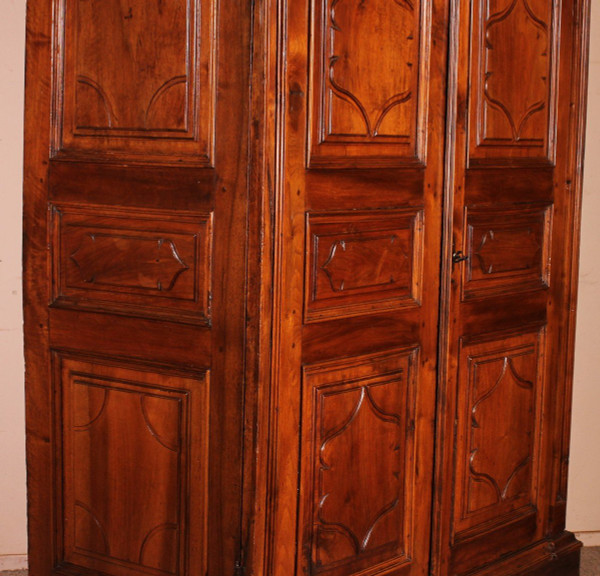 Walnut Wardrobe From the 17th Century - Italy