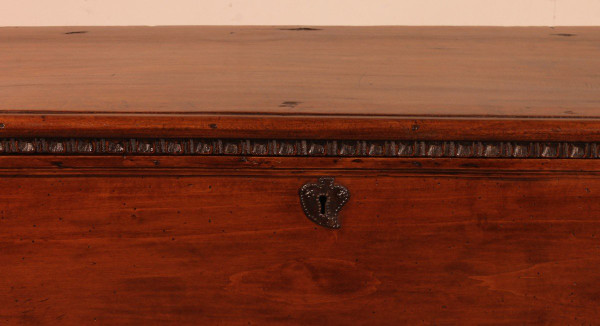 Italian Renaissance Walnut Chest -16 ° Century