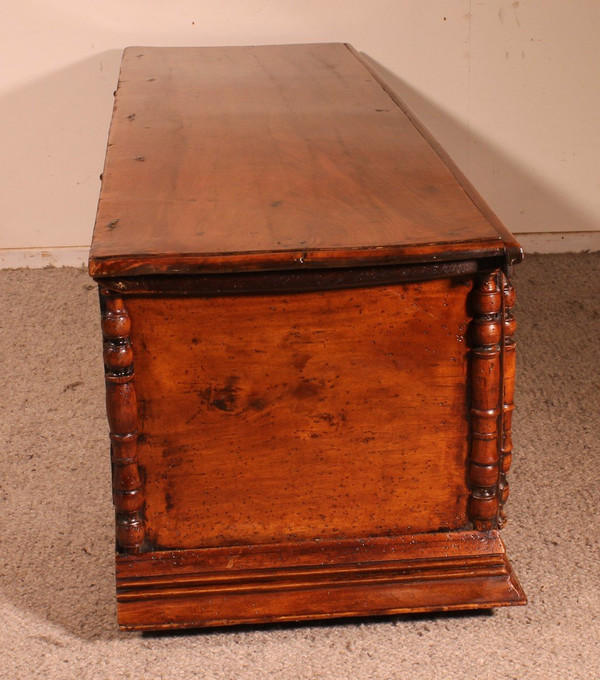 Italian Renaissance Walnut Chest -16 ° Century