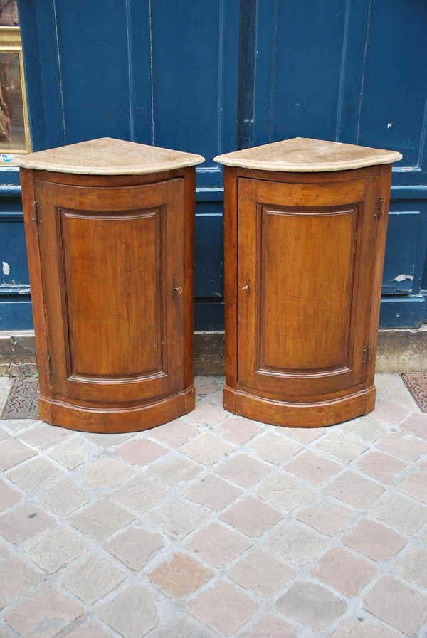 Pair of natural wood corner cupboards Late 18th century