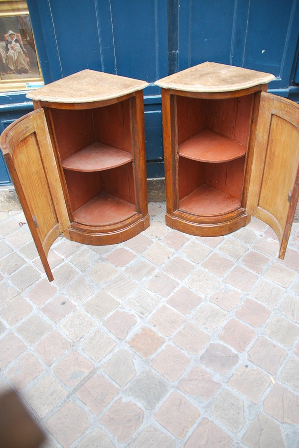 Pair of natural wood corner cupboards Late 18th century