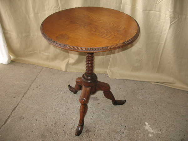 Sculpted oak pedestal table with rare base 19th time Origin Basque Country