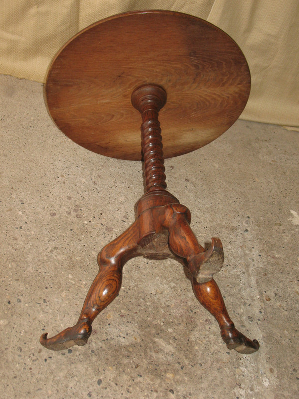 Sculpted oak pedestal table with rare base 19th time Origin Basque Country