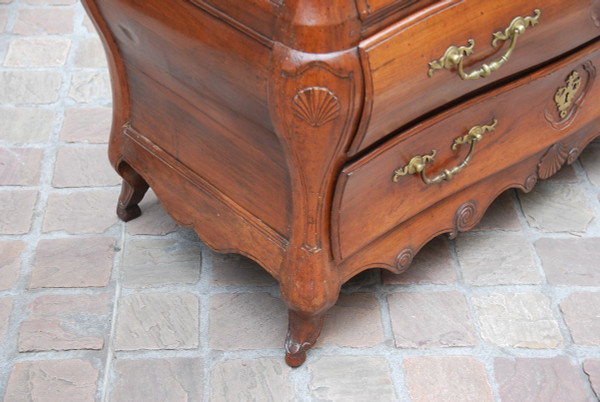 Bordelaise Commode In Walnut Eighteenth Century