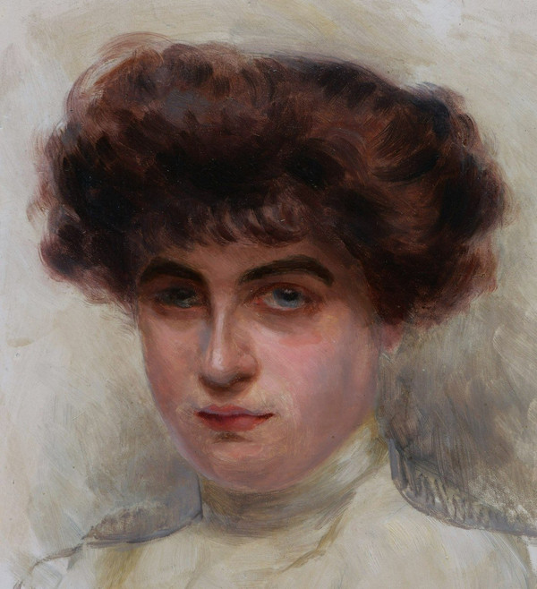 Claire MALICET, Portrait of a brunette woman with blue eyes