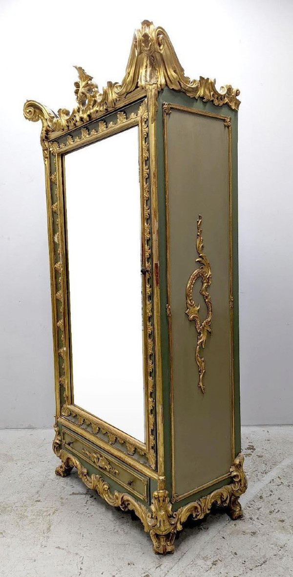 Pair Of Golden Lacquered Turinese Cabinets From The Beginning Of The Nineteenth Century.